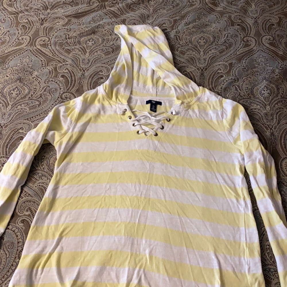Gap pull over. Size large